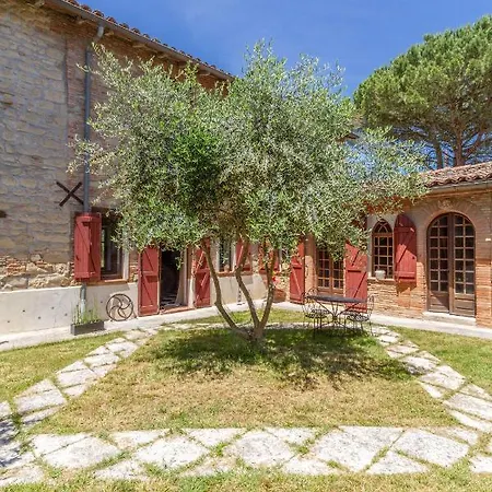 Du Couvent, Vue Chateau 住宿加早餐酒店 Giroussens