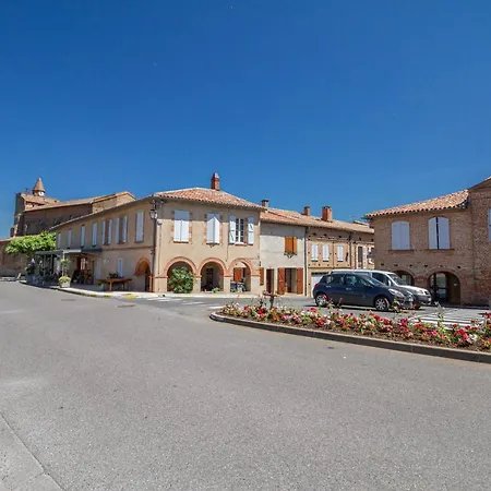 Du Couvent, Vue Chateau 3* Giroussens