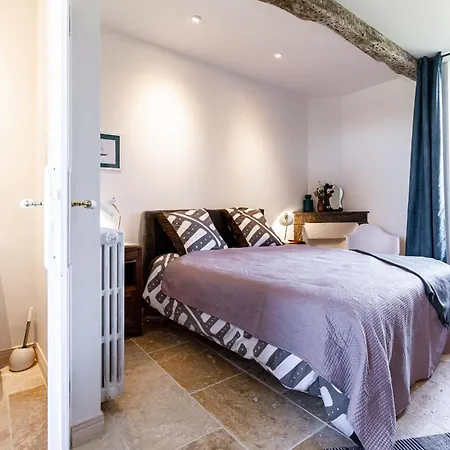 Bed & Breakfast Du Couvent, Vue Chateau Giroussens