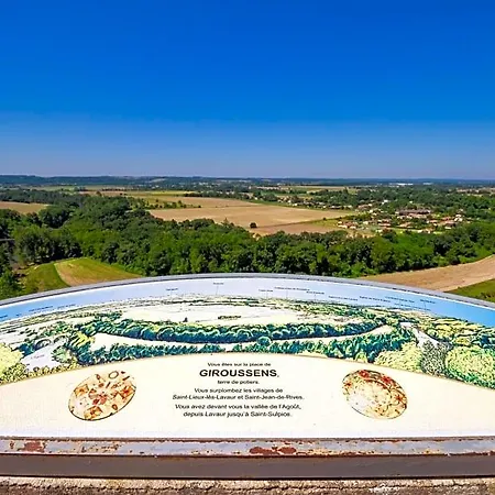 Du Couvent, Vue Chateau Panzió Giroussens
